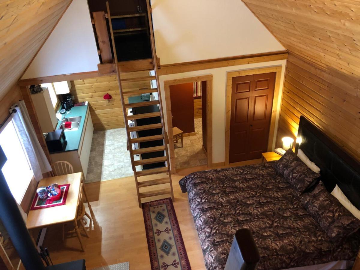 Camels Hump Guest Ranch Lumby Εξωτερικό φωτογραφία