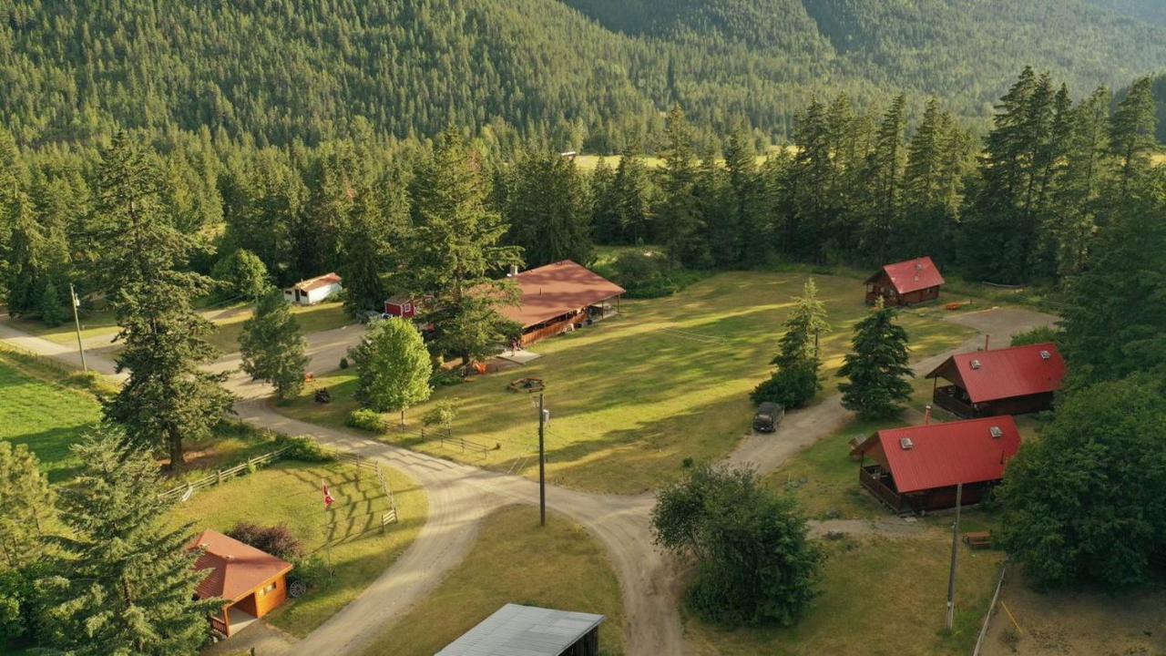 Camels Hump Guest Ranch Lumby Εξωτερικό φωτογραφία